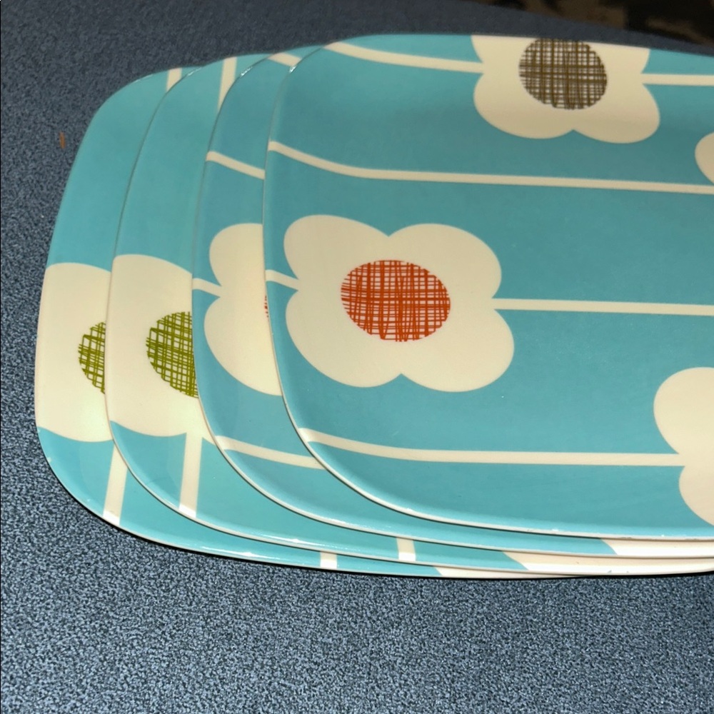 Orla Kiely Blue Floral Dinnerware Set of 4 melamine plates - Picture 14 of 15